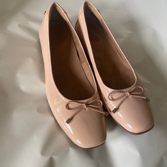 Clarks Women's Ballerina Flats Size 8.5 with cushion insole and heel pad - Picture 3 of 10